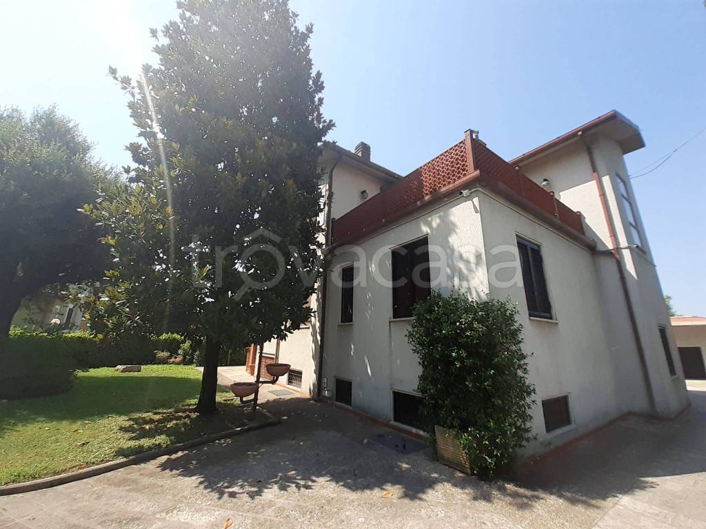 Villa in vendita a Terni via Narni