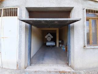 Garage in vendita a piansano via luigi santella, 2