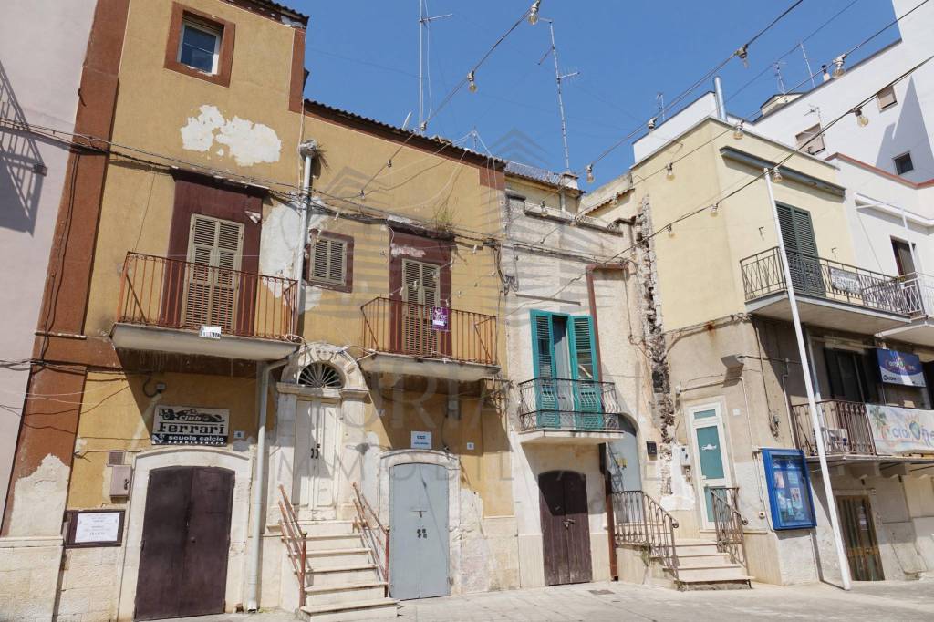 Casa Indipendente in vendita a Sannicandro di Bari piazza Aldo Moro, 7