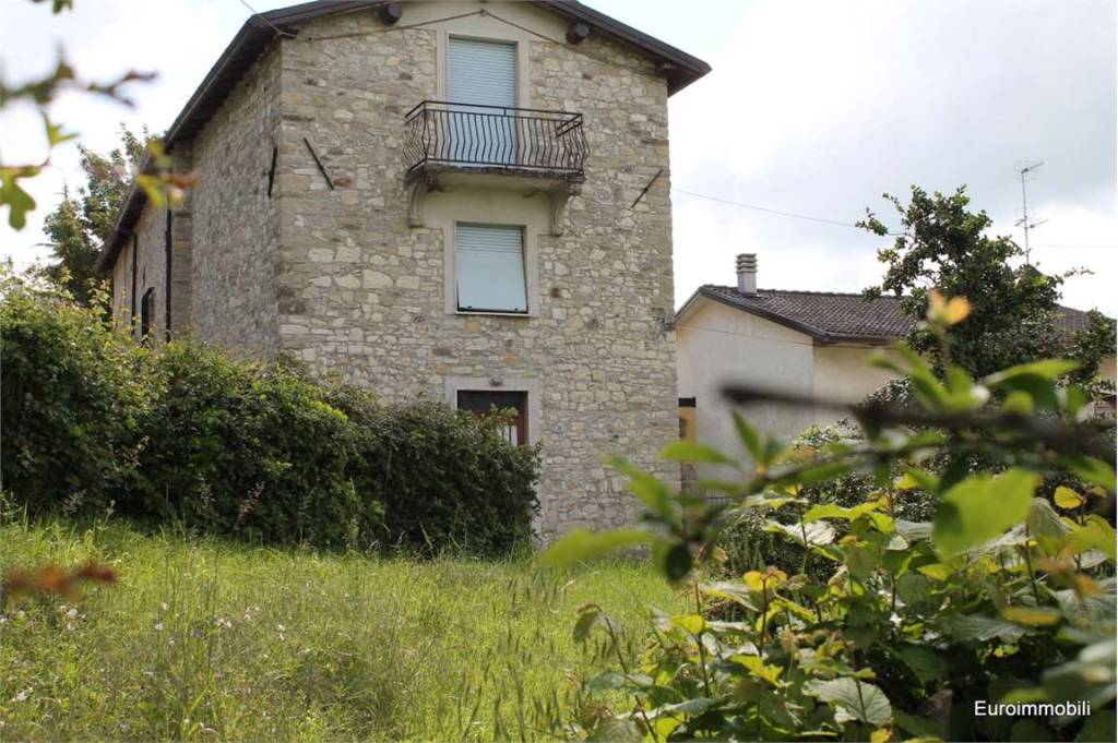 Casa Indipendente in vendita a Neviano degli Arduini strada Mozzano, 22