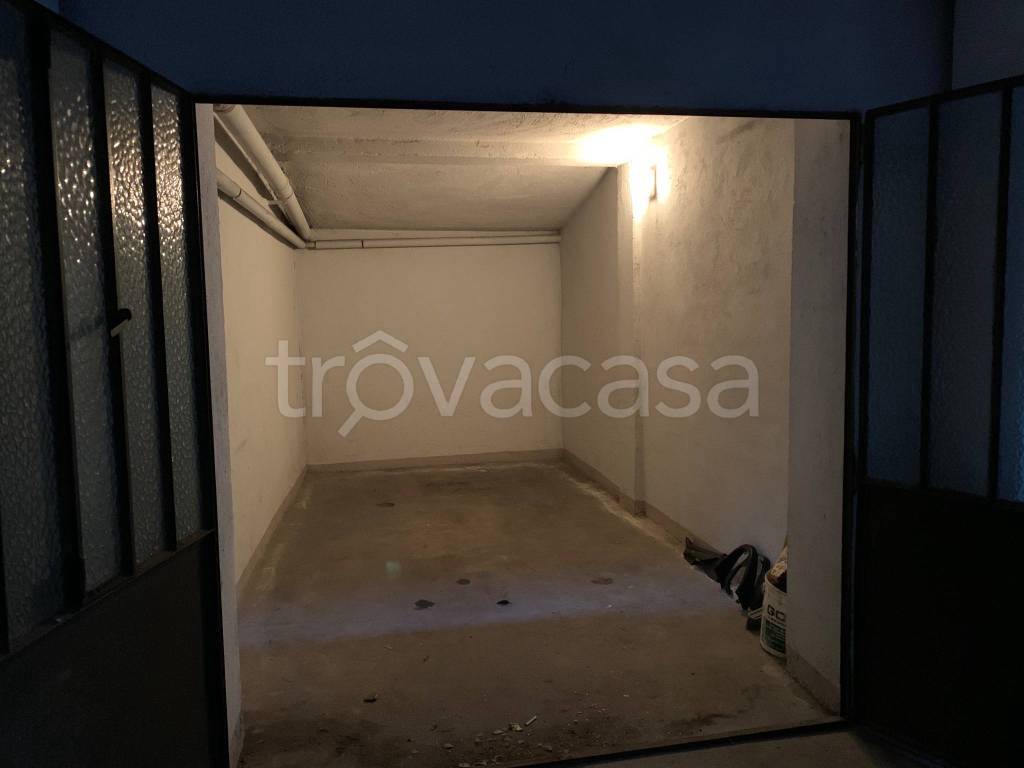 Garage in vendita a Vigevano via Alfonso d'Avalos, 63