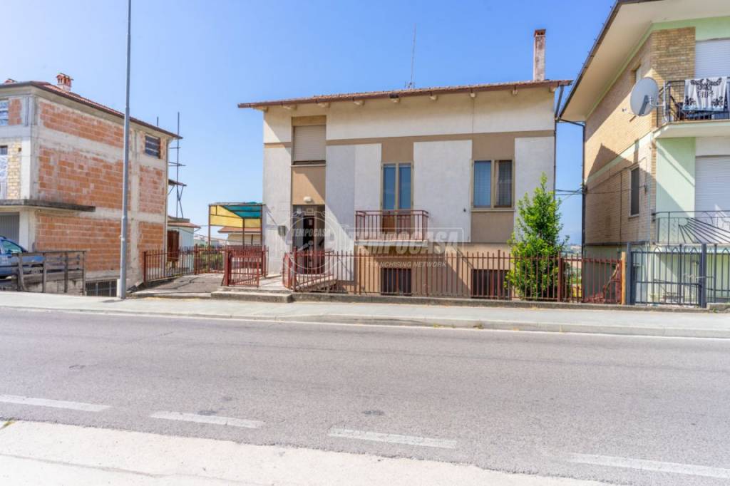 Casa Indipendente in vendita a Montegranaro via Fermana Sud 250