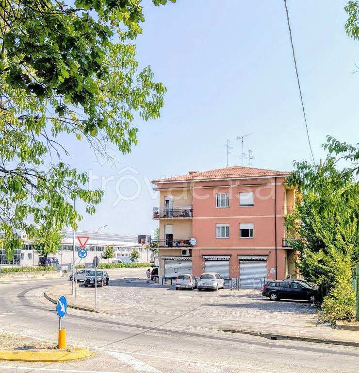 Casa Indipendente in vendita a Casalgrande via Canale, 239