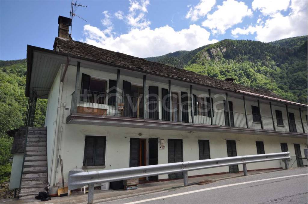 Casa Indipendente in vendita a Borgomezzavalle via Camblione, 11