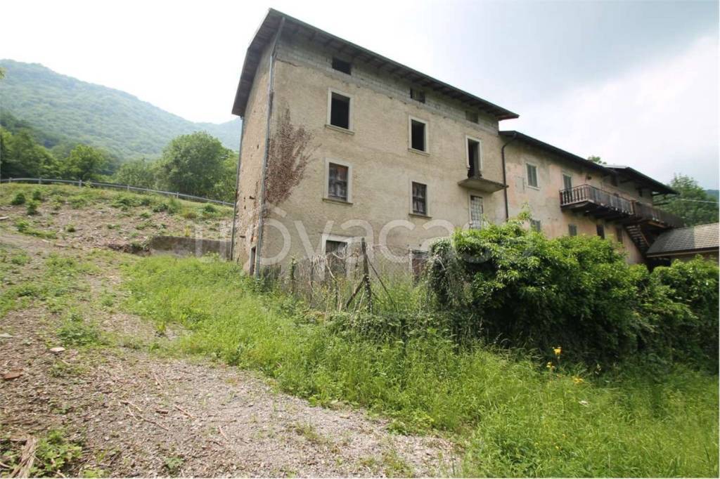 Villa in vendita a Sant'Omobono Terme via Cimalprato