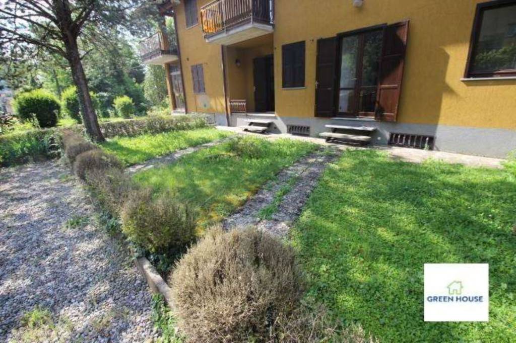 Villa in vendita a Sant'Omobono Terme via Vittorio Veneto