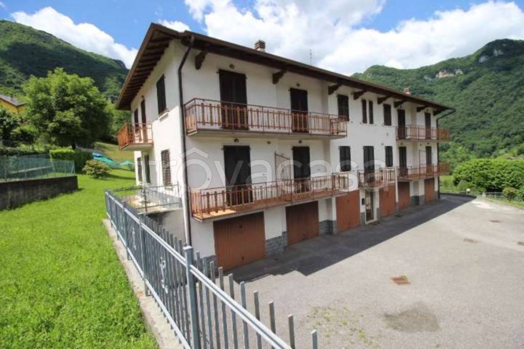 Appartamento in vendita a Sant'Omobono Terme via Roccolo