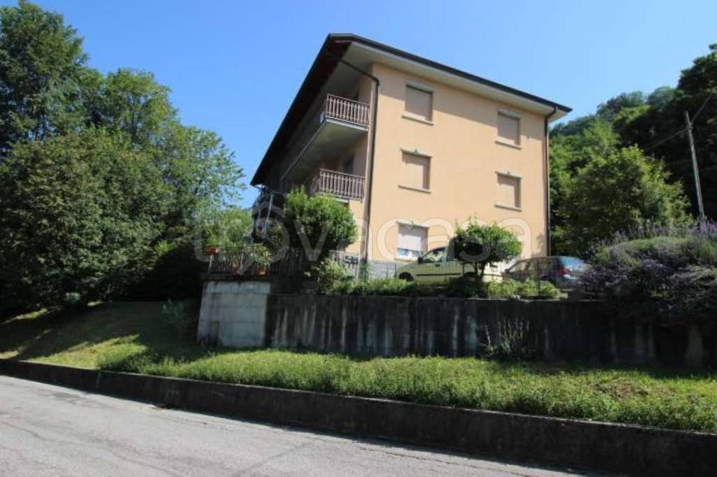 Appartamento in vendita a Corna Imagna via Malisetti