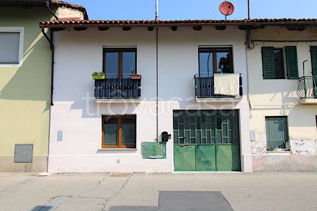 Casa Indipendente in vendita a Corneliano d'Alba corso Riddone, 16