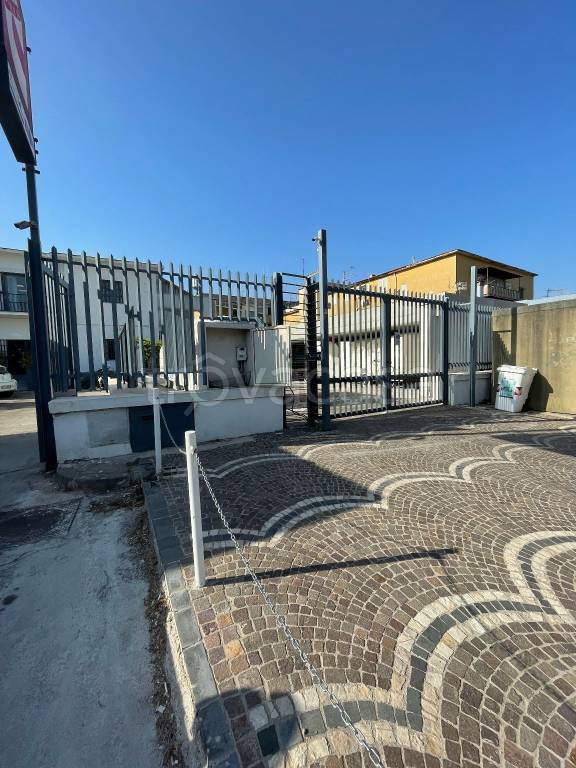 Capannone Industriale in in vendita da privato a Napoli via Augusto Righi, 30