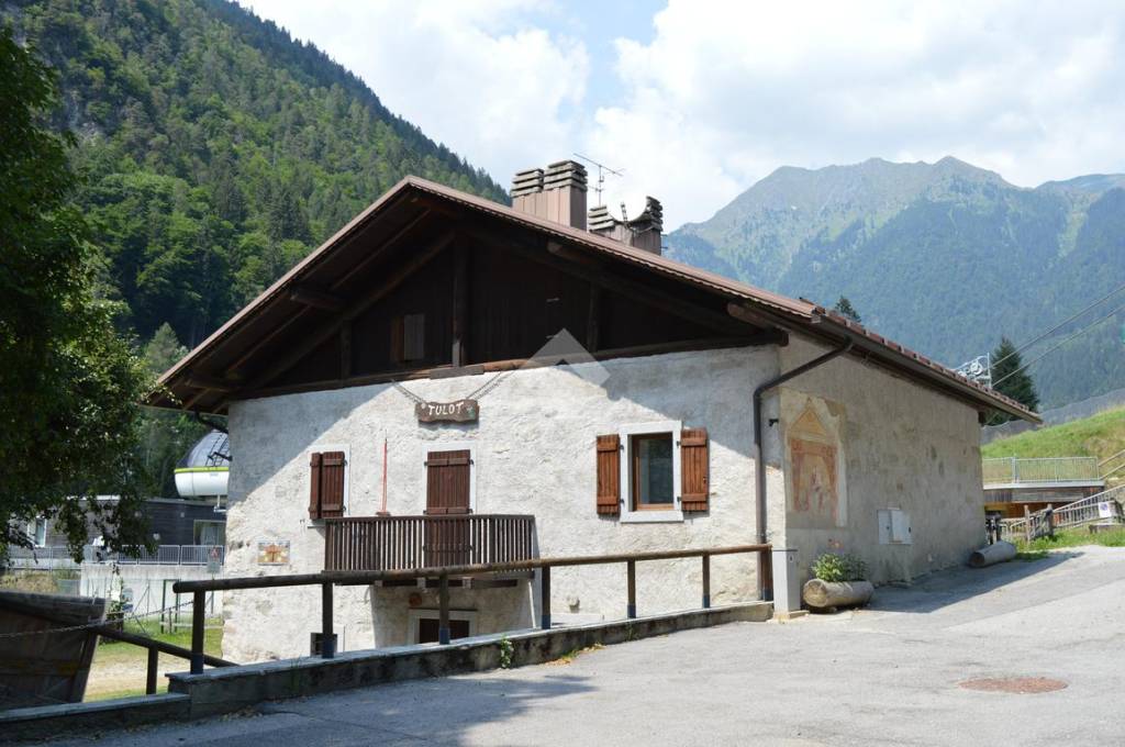 Casa Indipendente in vendita a Pinzolo via Ronch