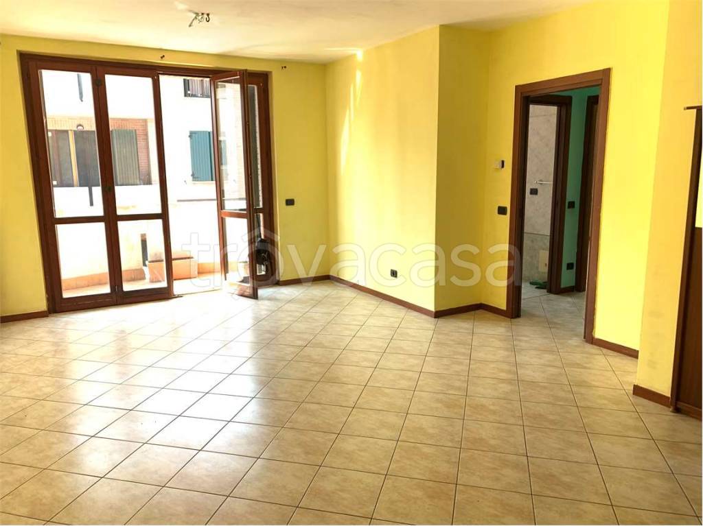 Appartamento in vendita a Fontanella via longanesi
