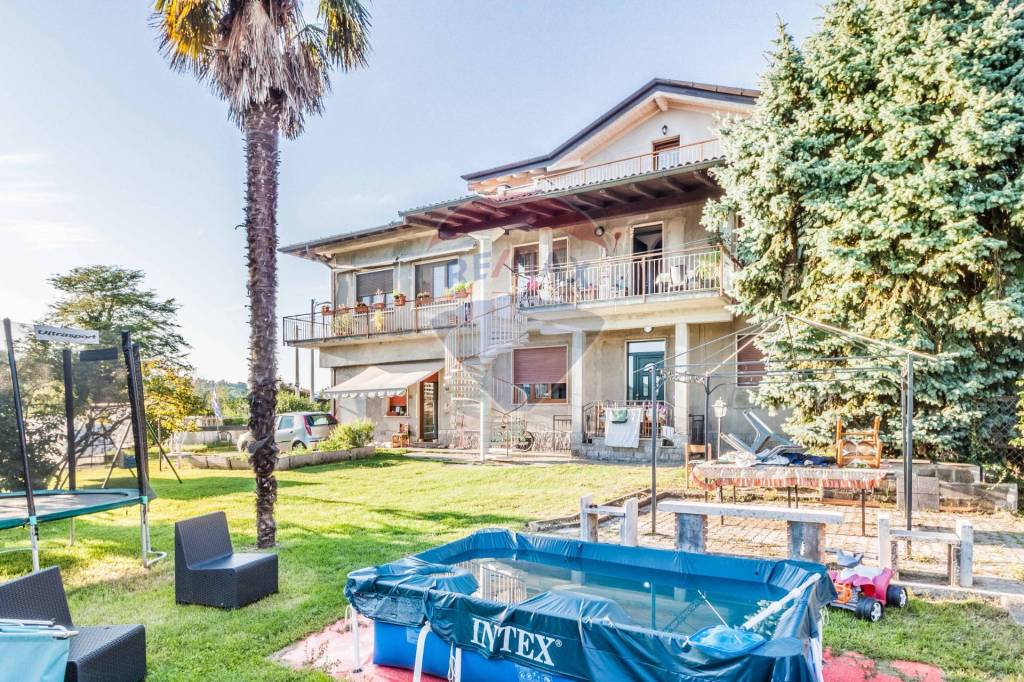 Villa Bifamiliare in vendita a Castronno via Piemonte, 23