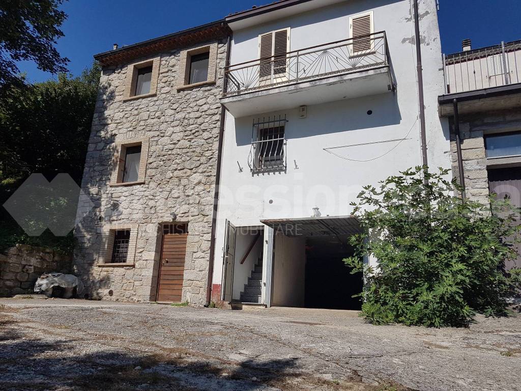 Garage in vendita a Castel del Giudice via Borgo Saletta