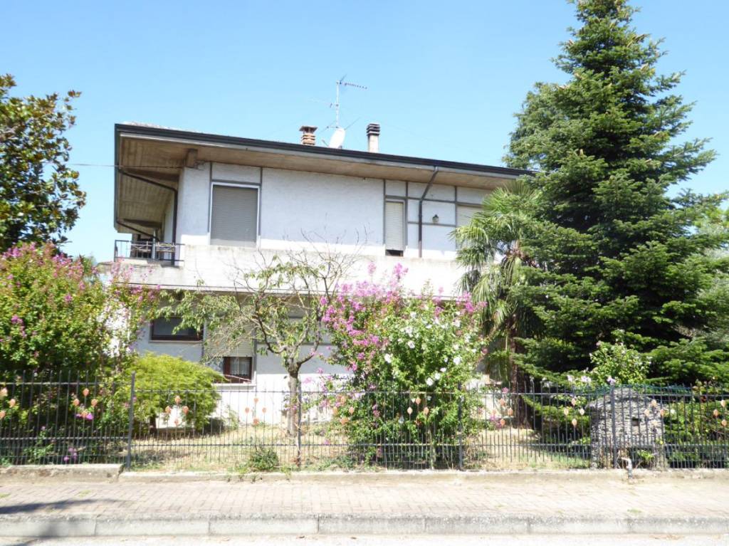 Villa Bifamiliare in vendita a Bosnasco via Mandelli, 7