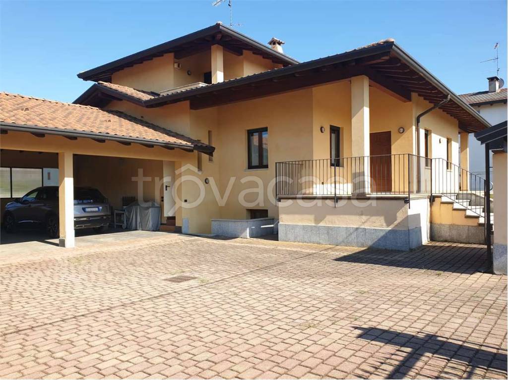 Villa in vendita a Bogogno via Trento, 6