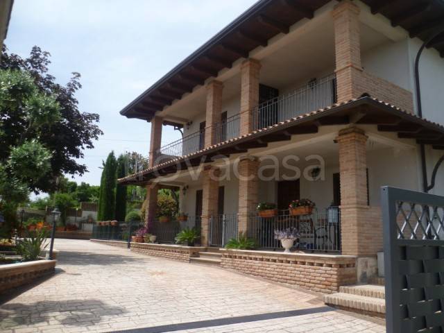 Villa in vendita a Lanciano contrada Villa Elce, 62