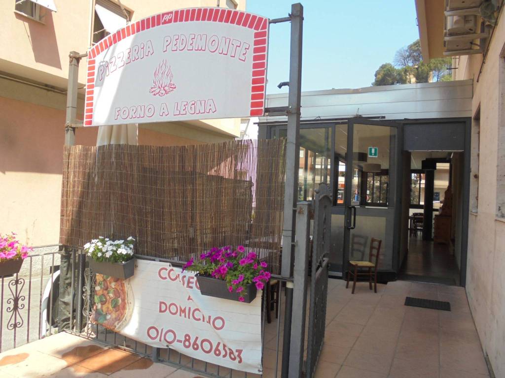 Pizzeria in vendita a Serra Riccò via Antonio Medicina, 98/a