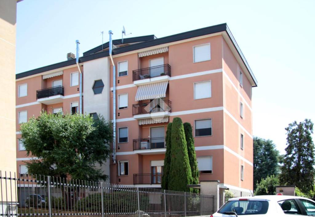 Appartamento in vendita a Verano Brianza via della Repubblica, 11