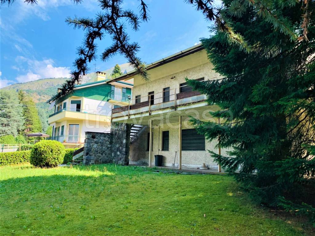 Villa Bifamiliare in vendita a Cassina Valsassina via Celestino Ferrario, 23