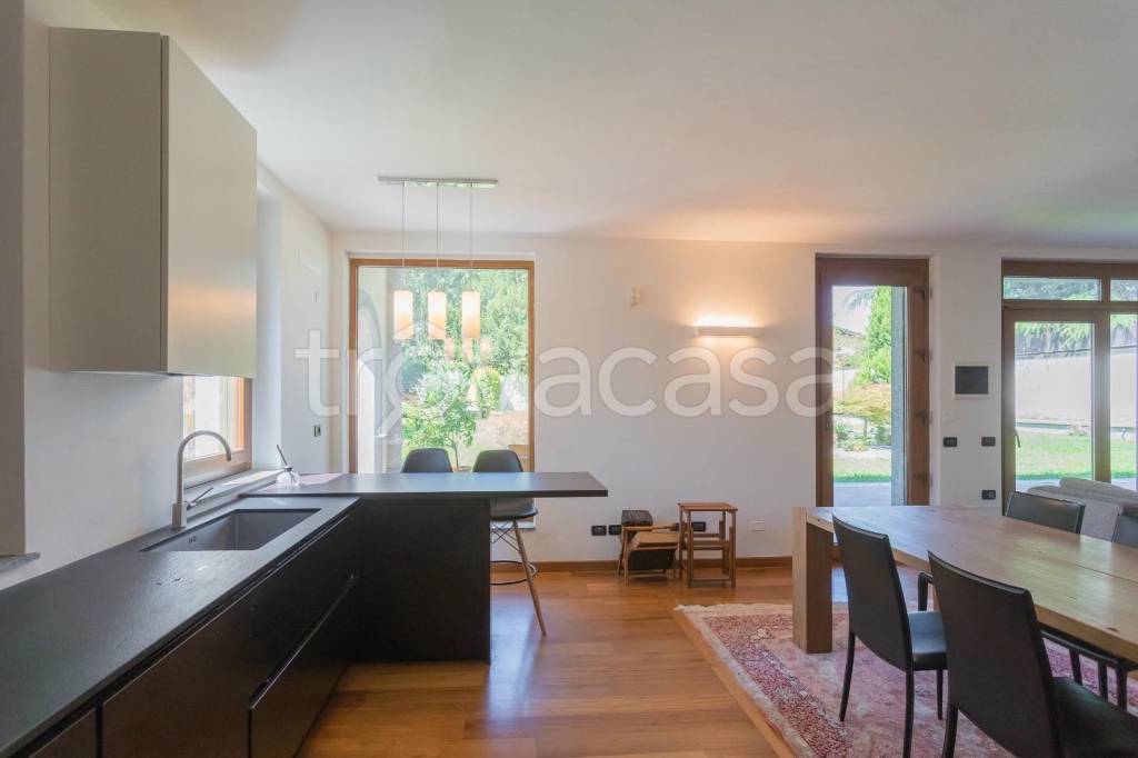 Villa in in vendita da privato a Lesmo via Giuseppe Mazzini, 31
