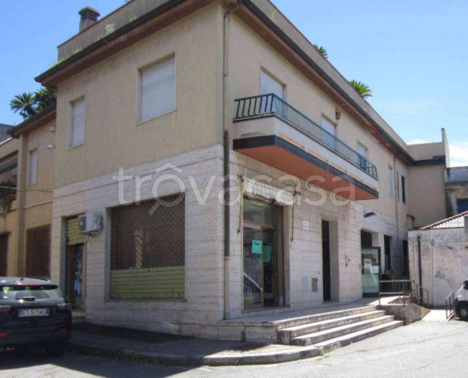 Filiale Bancaria in vendita a Taurianova piazza Garibaldi 17