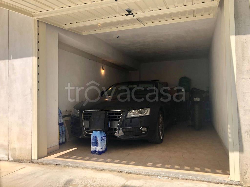 Garage in vendita a Roccella Ionica via Alì, 1