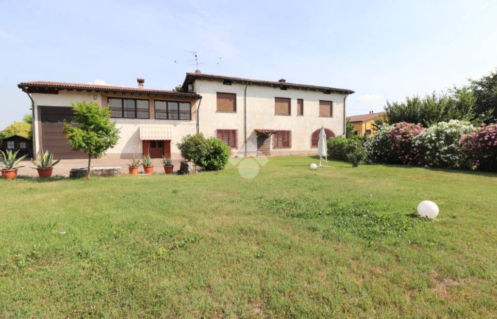 Villa in vendita a Goito via Don Nicola Mazza