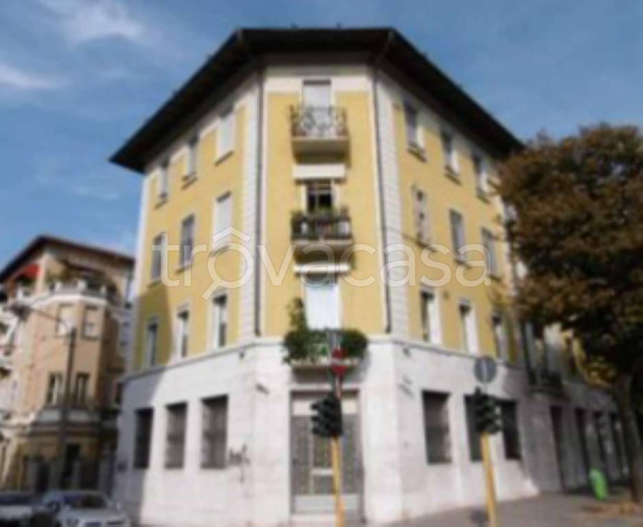 Filiale Bancaria in vendita a Brescia via Trento 5/7