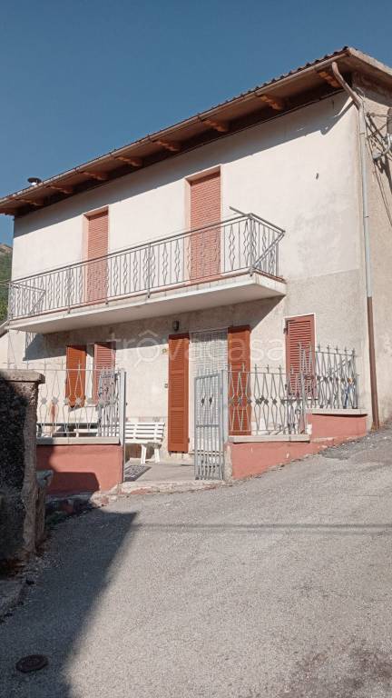 Casa Indipendente in vendita a Fabriano frazione Serradica