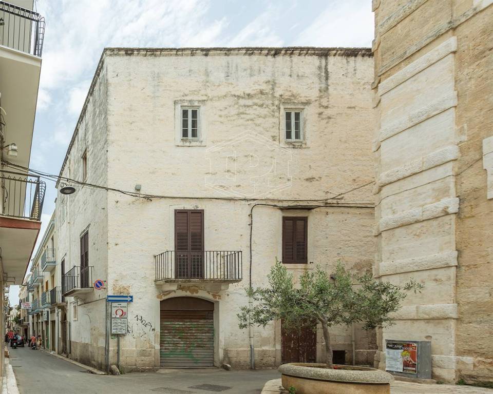 Casa Indipendente in vendita a Mola di Bari via Cesare Battisti, 76