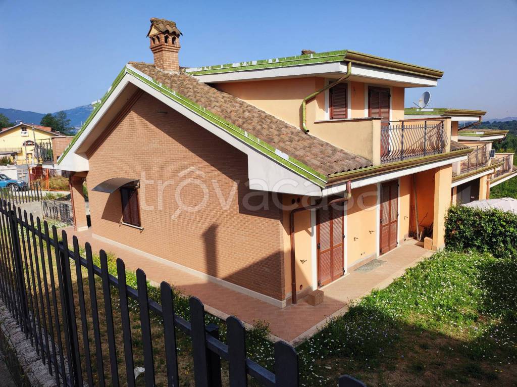 Villa Bifamiliare in vendita a Ceccano via Scifelli, 24