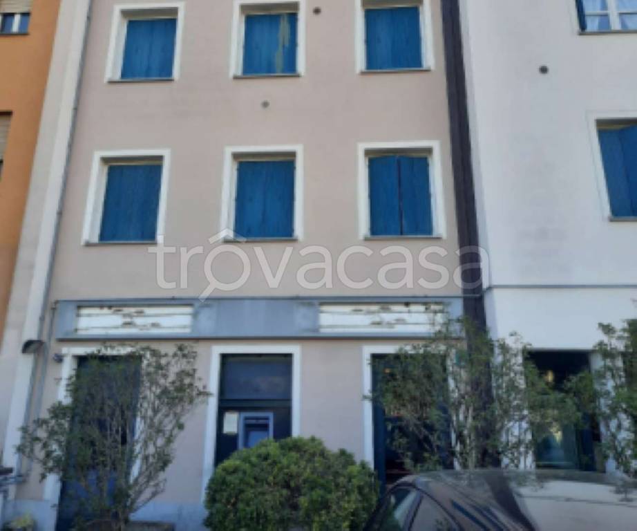 Filiale Bancaria in vendita a Castelcovati via Alcide de Gasperi 48