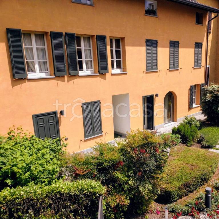 Appartamento in in vendita da privato a Imbersago piazza Giuseppe Garibaldi