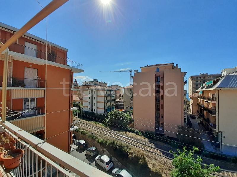 Appartamento in vendita a Pietra Ligure via Cesare Battisti