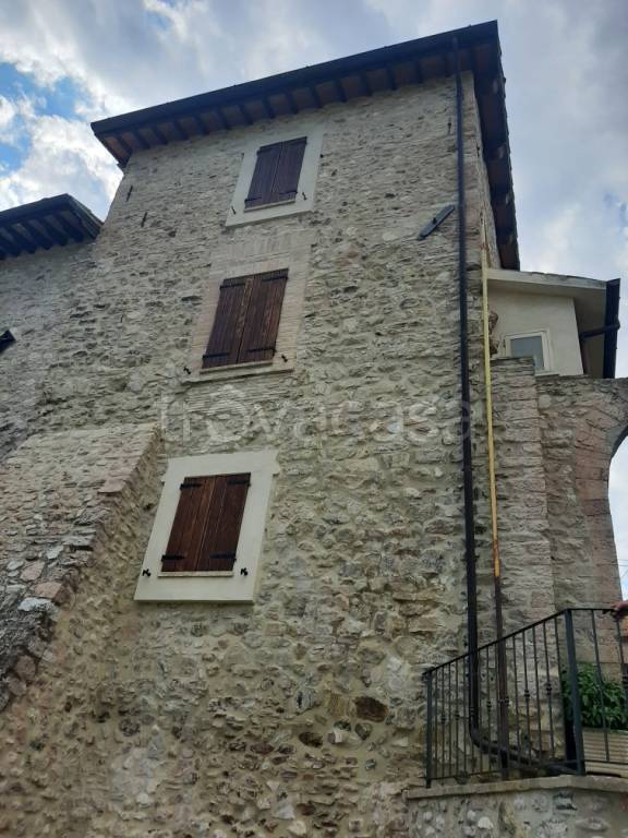 Casa Indipendente in vendita a Spoleto frazione Perchia, 13