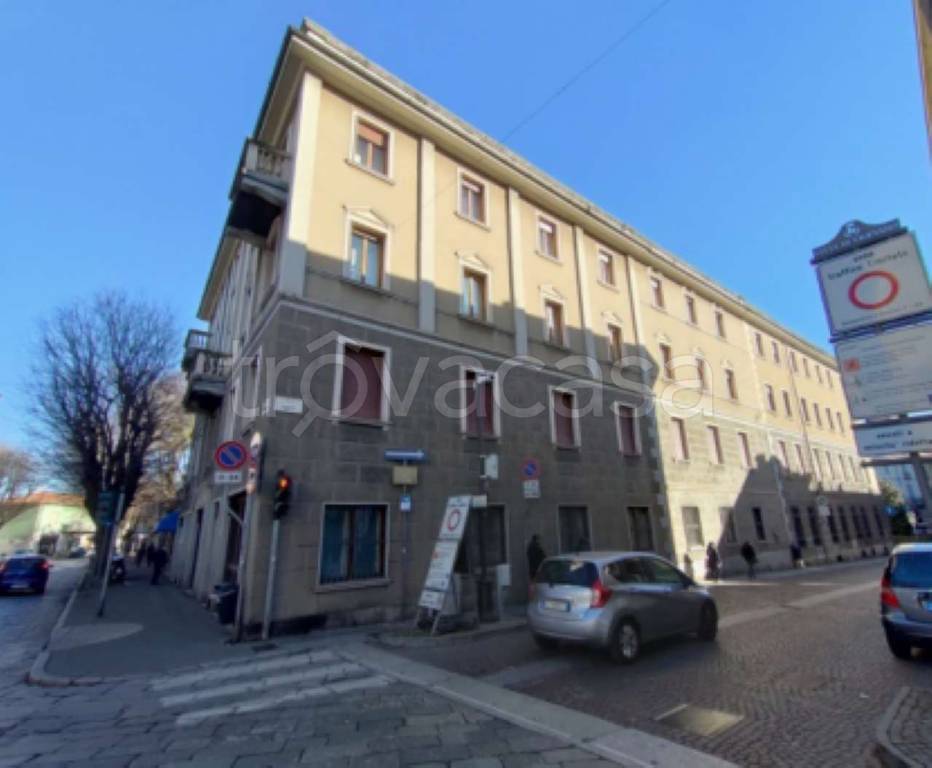 Filiale Bancaria in vendita a Vigevano via Dante 39