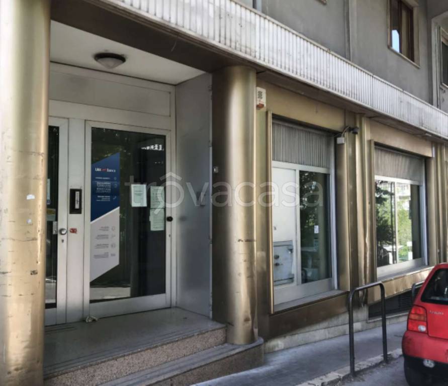 Filiale Bancaria in vendita a Potenza via Angilla Vecchia 5