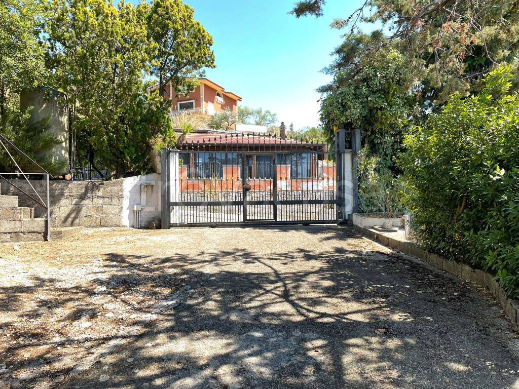 Villa in vendita a Lenola via Libero De Libero