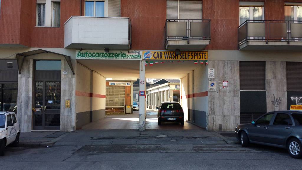Garage in vendita a Torino via Carolina Invernizio, 34
