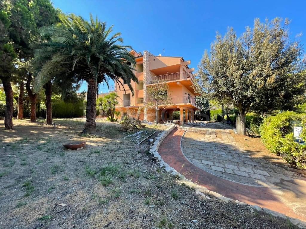 Villa in vendita a San Benedetto del Tronto via marechiaro