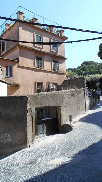 Magazzino in vendita a Monte Compatri via Campo Gillaro, 3