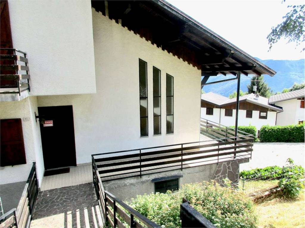Villa Bifamiliare in vendita a Fuipiano Valle Imagna via Italia