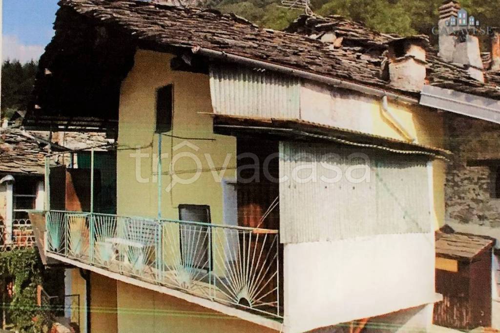 Casa Indipendente in vendita a Sparone località Calsazio, 35