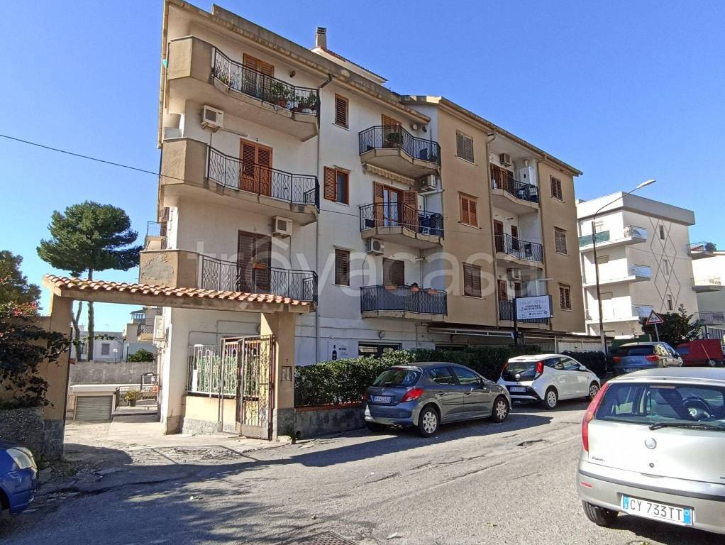 Appartamento in in vendita da privato a Roccella Ionica via Enrico Fermi, 3