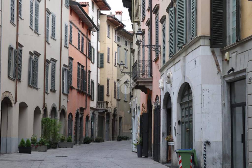 Negozio in vendita a Bergamo via Pignolo, 28