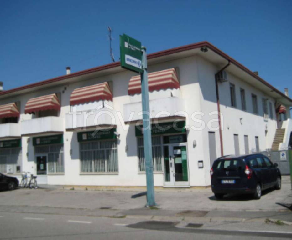 Filiale Bancaria in vendita a Padova via delle Granze 1