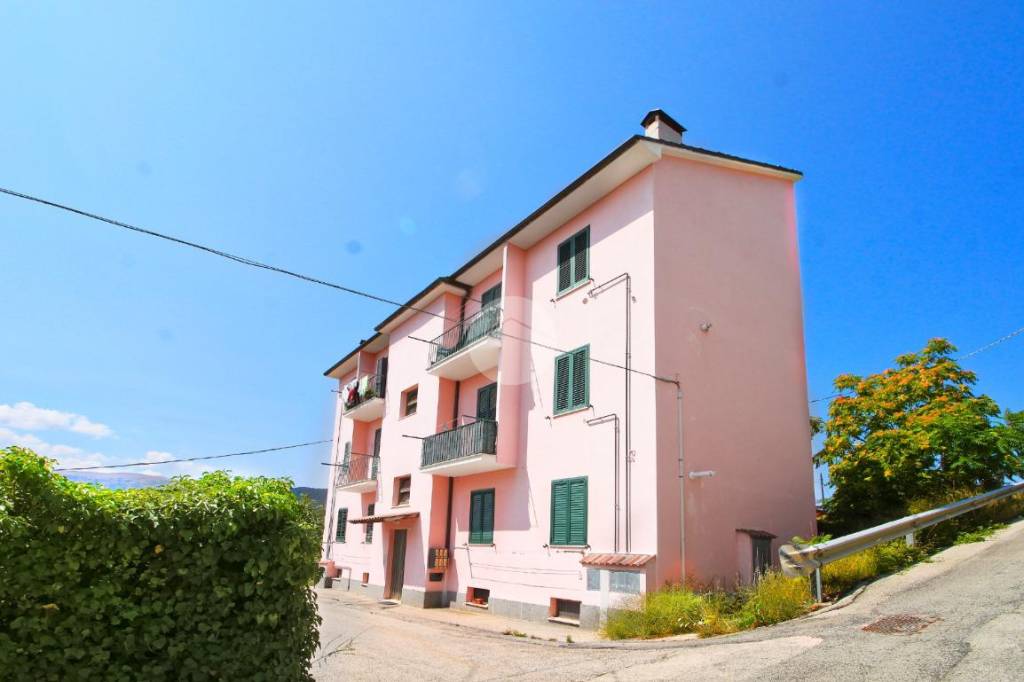 Appartamento in vendita a L'Aquila via Piano di Pezza, 3