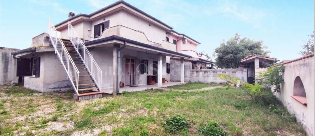 Casa Indipendente in in vendita da privato a Fiumicino via Foscolo Montini, 92