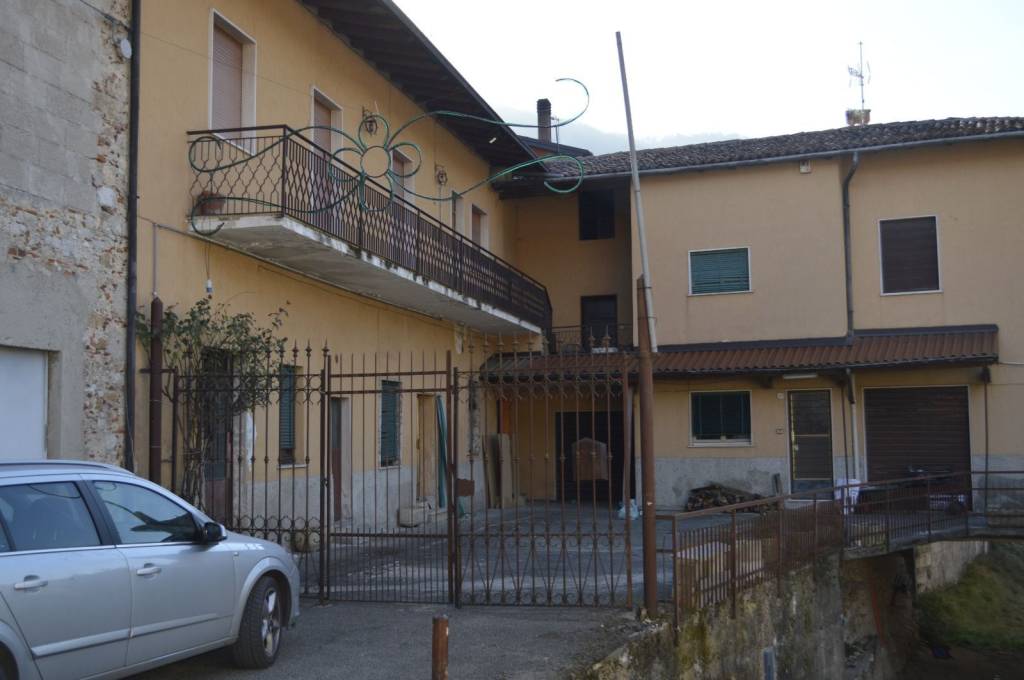 Intero Stabile in in vendita da privato a Vallio Terme via Bernasino, 24
